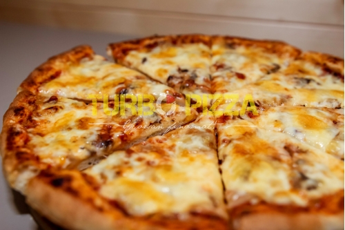 Gombás pizza