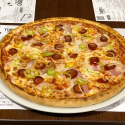 Magyaros pizza 32=28