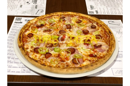 Magyaros pizza